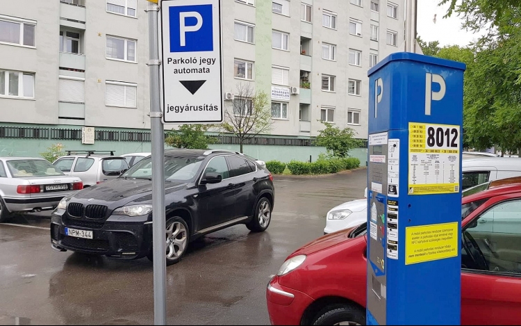Idén is ingyenes lesz a parkolás az ünnepek alatt Székesfehérváron