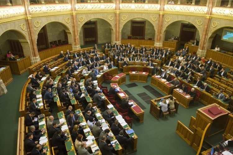 A jövő évi költségvetést kezdik tárgyalni a képviselők