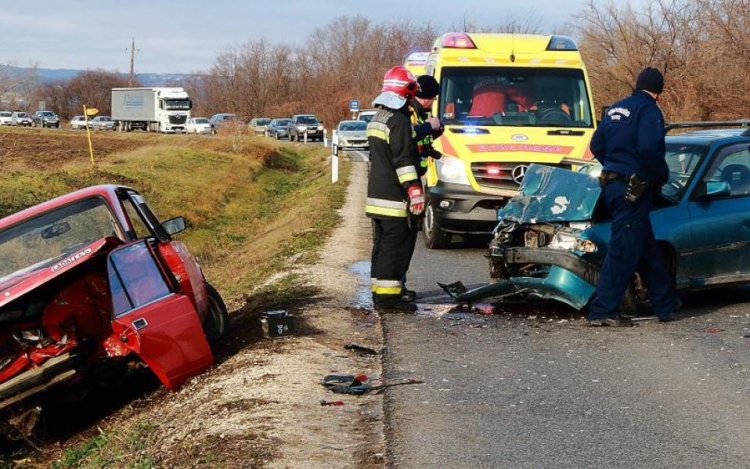 Teljes útzár volt Zámoly határában – Exkluzív képek a zámolyi baleset helyszínéről