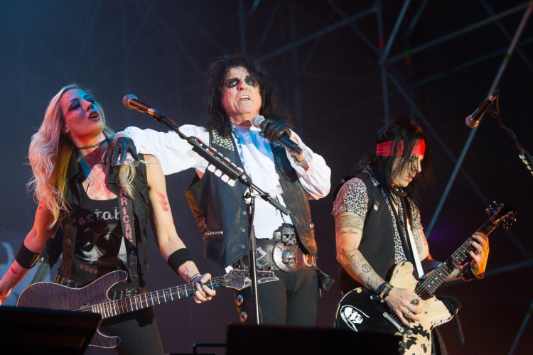 Rocklegenda a Fezen-en - 20 év után lépett fel újra Magyarországon Alice Cooper