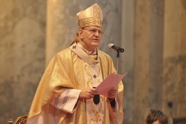 Erdő Péter: Isten a bajban is hűségesen szeret