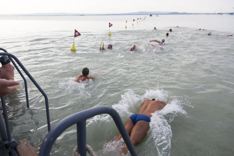 Megrendezik szombaton a Balaton-átúszást