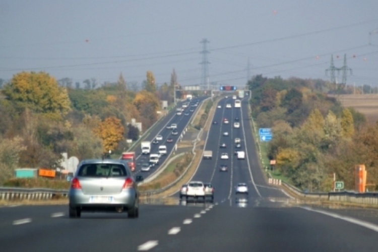 Folyamatosan nő a forgalom a közutakon