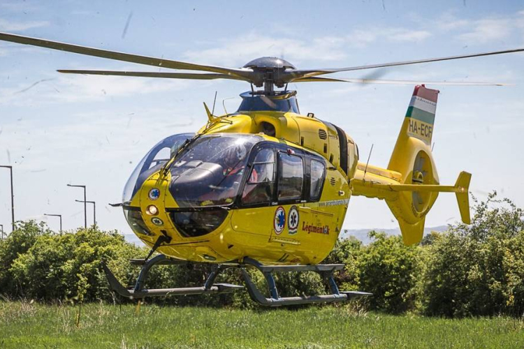 Nyerges vontatónak ütközött egy autó az M1-esen, Óbaroknál