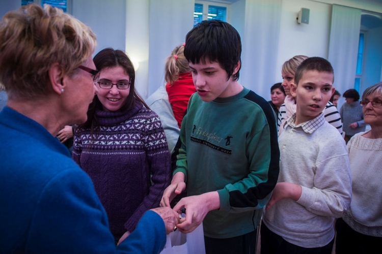 FEHÉRVÁR ANGYALAI - IDÉN IS SÉRÜLT GYERMEKEKNEK SEGÍTETTEK