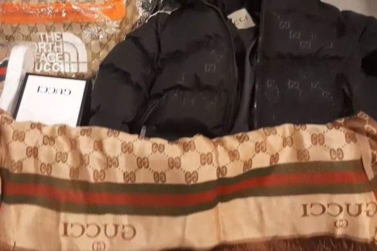 Postacsomagnak álcázott hamis ruhákat foglalt le a NAV Fejér megyében