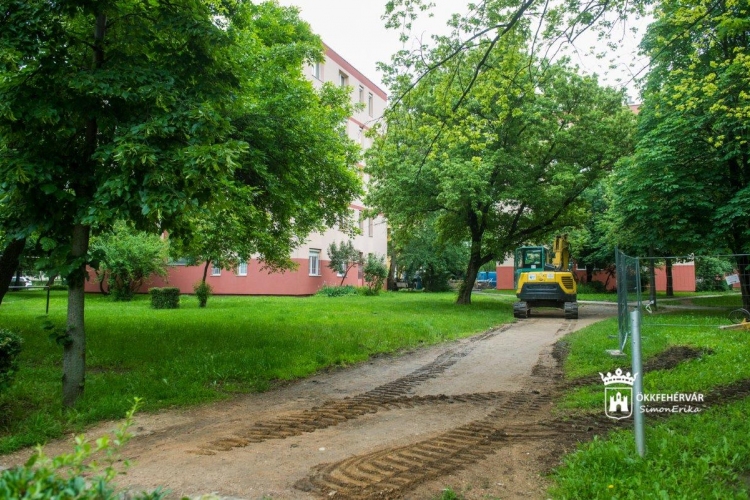 Egy 17 állásos új parkolót alakítanak ki a Horvát István lakótelepen