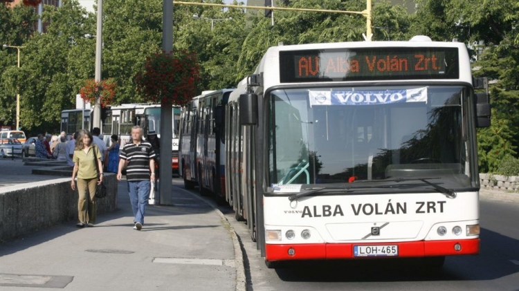 Valaki 14 millió forintot hagyott egy buszon Székesfehérváron