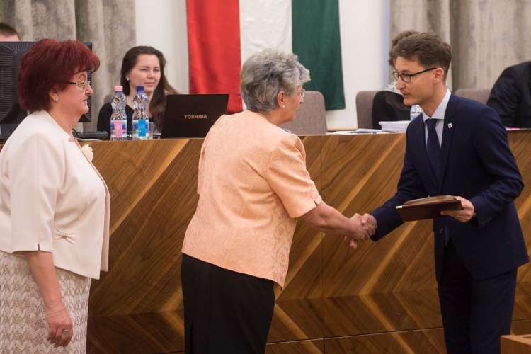 Eötvös József-emlékplakettet kapott Székesfehérvár