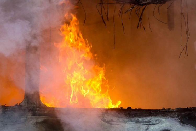 Kigyulladt egy autó Székesfehérváron