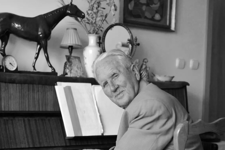 Elhunyt Czigány György