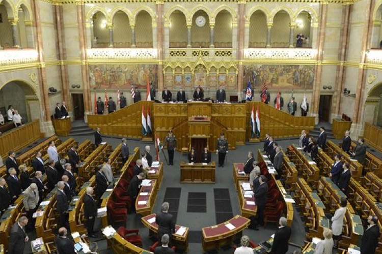 Több mint húsz kérdést kell megválaszolnia a kormánynak