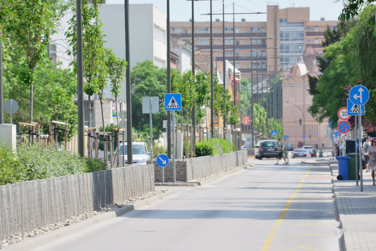 Az aknafedlapokat cserélik hétfőn és kedden a Várkörúton